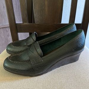 Classic Ivy Green Women's Loafers